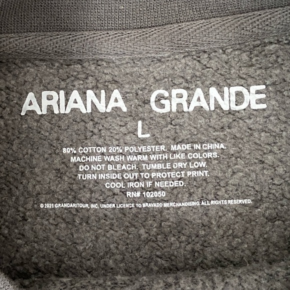 Ariana Grande Heaven Sent You to Me Crewneck NWOT - Picture 4 of 5